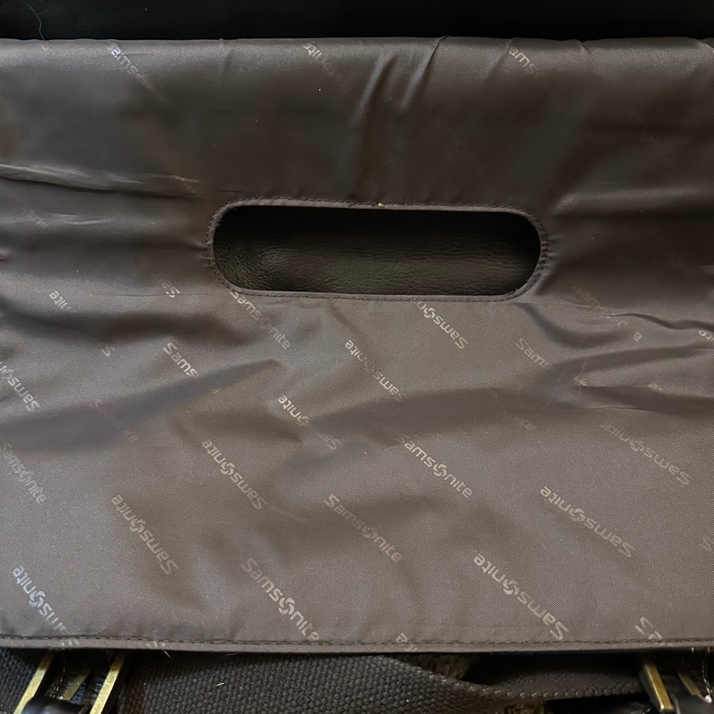 Samsonite Colombian Leather Flap-Over Messenger Laptop Bag - Picture 15 of 15